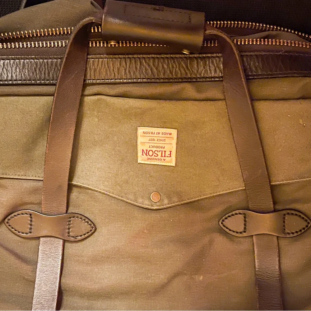 Filson traveler medium duffle bag